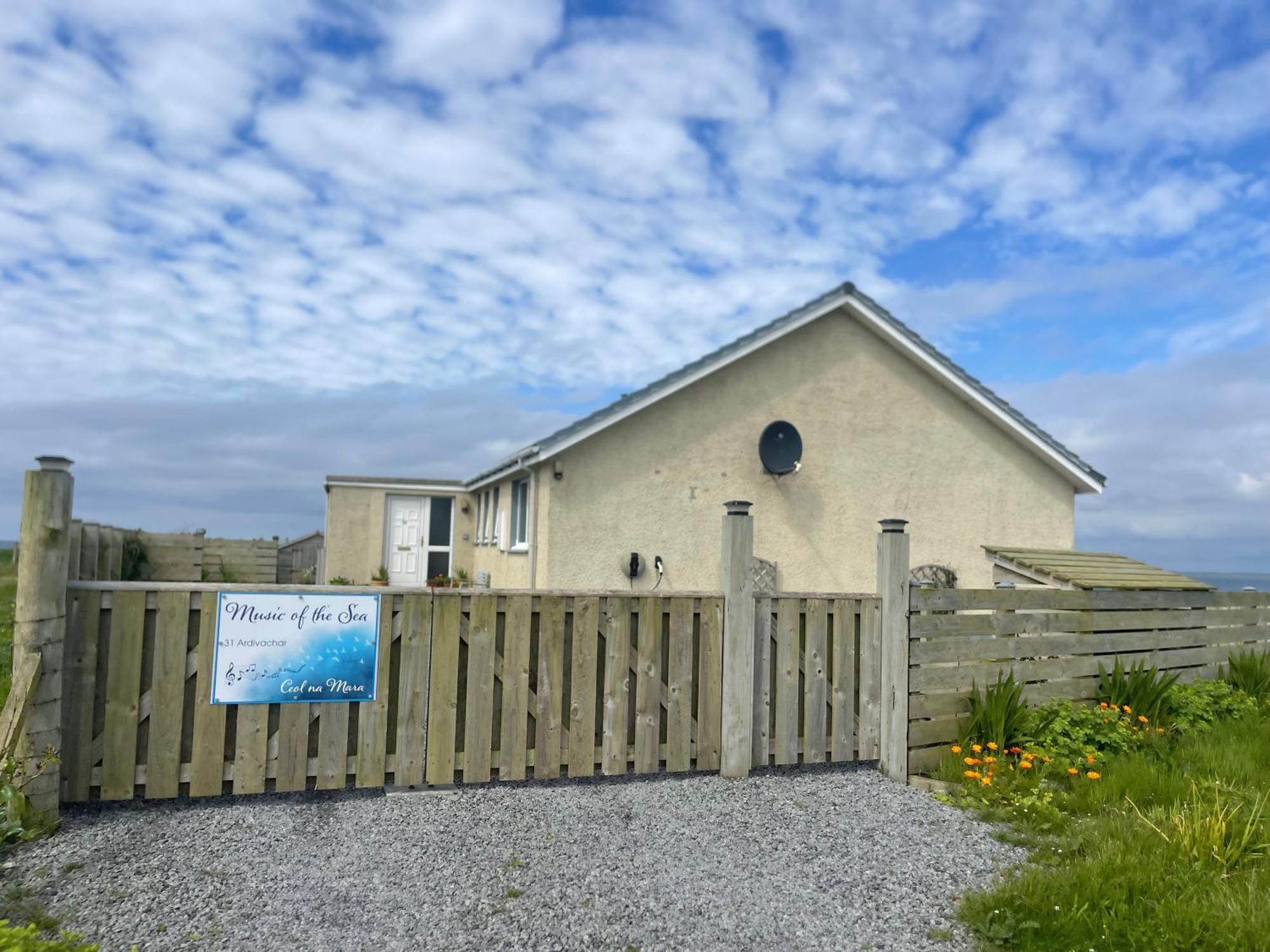 Music Of The Sea- Isle Of South Uist, Hs8 5Rf Apartment Clachan  Exterior photo